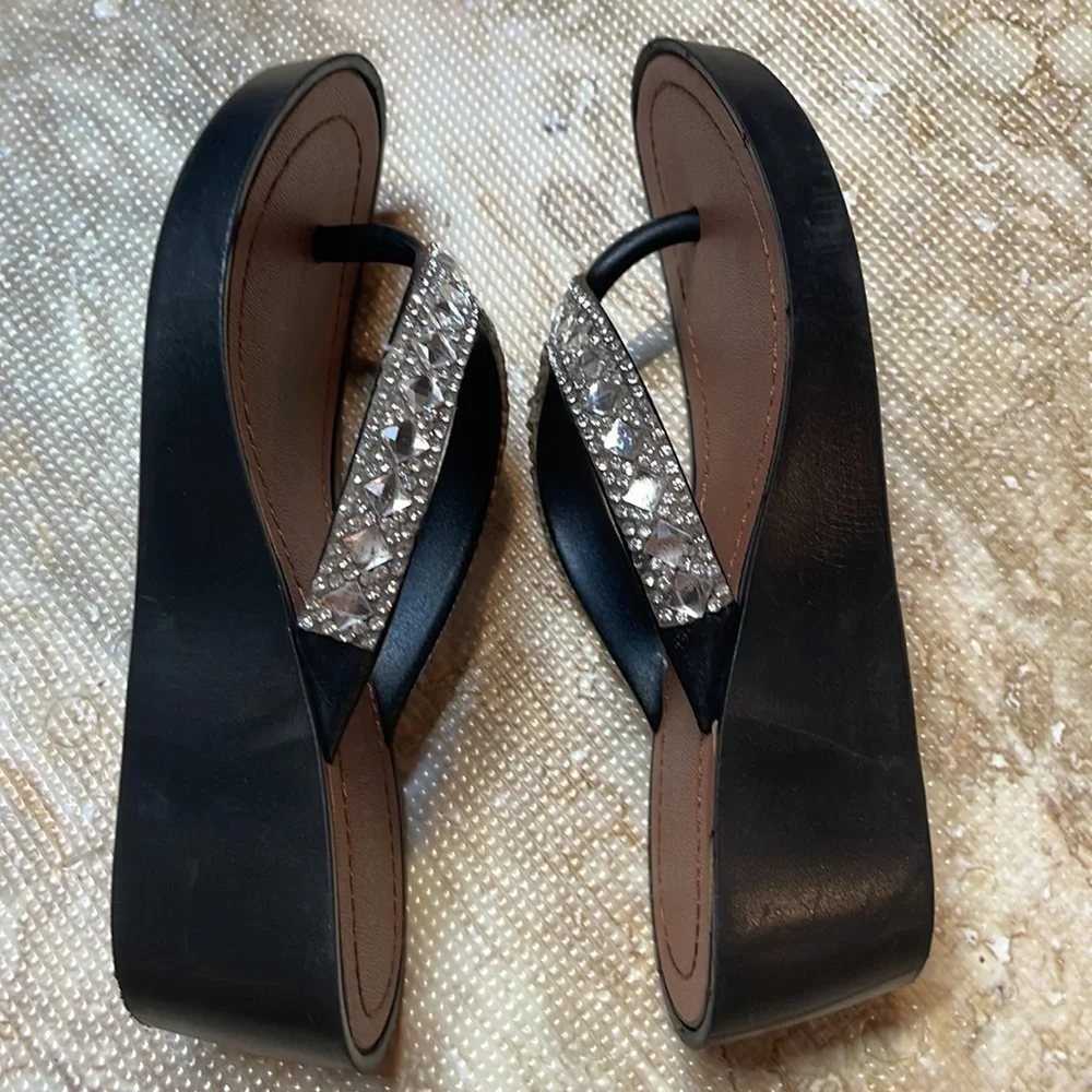 Capelli of New York toddler girls, rhinestone sandals. Size 10–11.